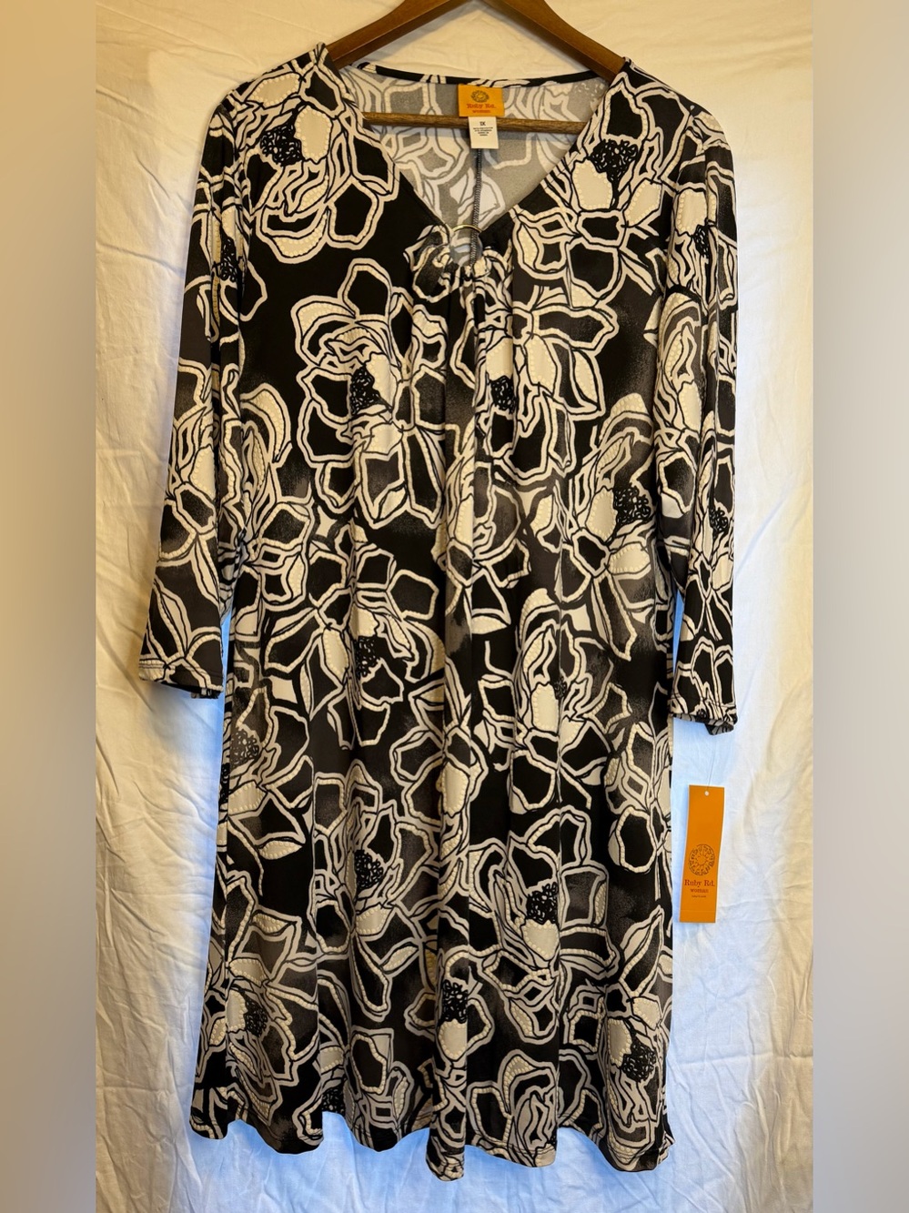 Ruby Rd. Black & White Floral Keyhole dress